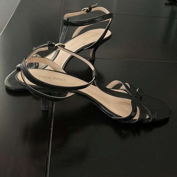 2” BLACK HEELS LIKE NEW NINE WEST DRESS SHOES - Picture 3 of 4